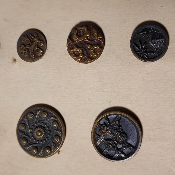 Antique Buttons Different Designs On Cardboard By Grandma Metal Steel Misc - Picture 3 of 11